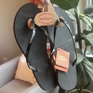 Havaianas Black Glossy Strap Flip Flops- NWT- size 39/40